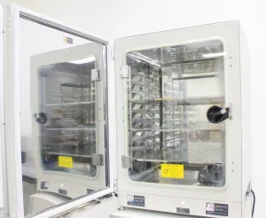 Panasonic MCO-170AICUVL-PA CO2 Laboratory Incubator with Touchscreen Control, 5.8 cu.ft., 3 of 11