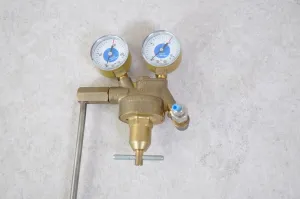 CO2 Pressure Regulator with Dual Gauge for Mixed Gas Supply, 2 of 2