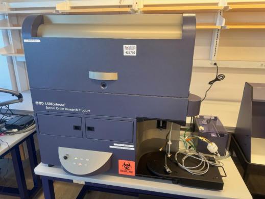 BD LSRFortessa Cell Analyzer Flow Cytometer with Multi-Laser Optical and Fluidics Modules-cover