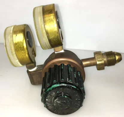 Liquid Air 141-N2-B98 Brass Nitrogen Regulator, CGA 580