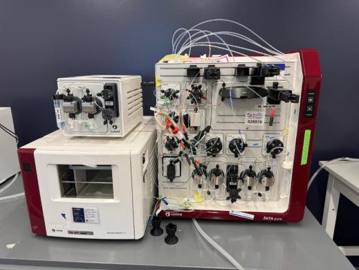 Cytiva AKTApure 25M Modular Fast Protein Liquid Chromatography System with Fraction Collector-cover