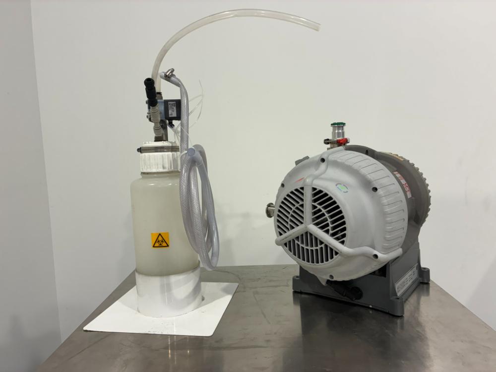 Waters Xevo TQMS Tandem Quadrupole LC-MS/MS System with XDS 35i Vacuum Pump