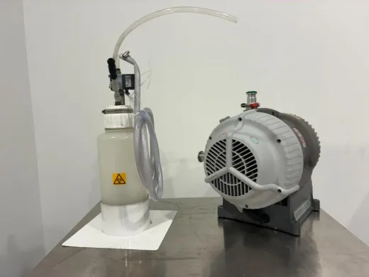 Waters Xevo TQMS Tandem Quadrupole LC-MS/MS System with XDS 35i Vacuum Pump