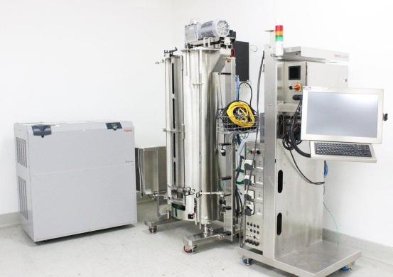 Thermo Scientific HyPerforma 300L Single-Use Fermentor with G3Pro Controller and Neslab ThermoFlex 24000 Chiller-cover
