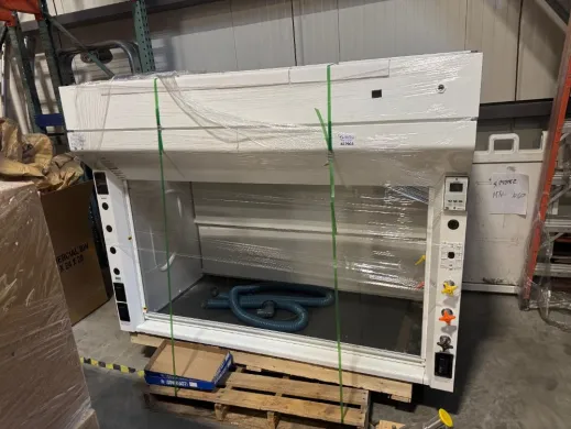 Mott Model 7471040 5-Foot Laboratory Chemical Fume Hood with Airflow and Utility Controls