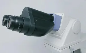 Nikon Eclipse E400 Compound Microscope with 50x Oil and Tilting Telescoping Head, 9 of 9