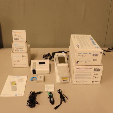 Abbott i-STAT 1 Model 300-G Portable Blood Analyzer System with Accessories-cover