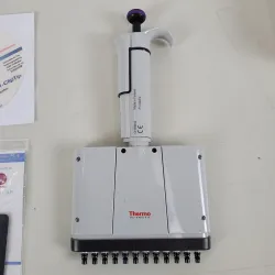 Thermo Scientific F1-ClipTip 12-Channel Bluetooth Pipette for 30-850 μL volume range, 2 of 3