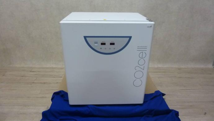 MMM CO2CELL 190D Standard CO2 Incubator for Cell and Tissue Culture-cover