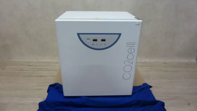 MMM CO2CELL 190D Standard CO2 Incubator for Cell and Tissue Culture