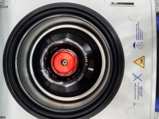 Eppendorf 5418R Refrigerated Benchtop Centrifuge with Digital Temperature Control-cover