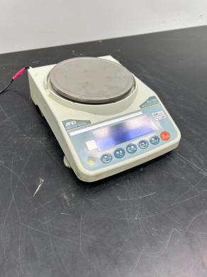 A&D FX-i Series Precision Balance with Digital Front-Panel Display-cover