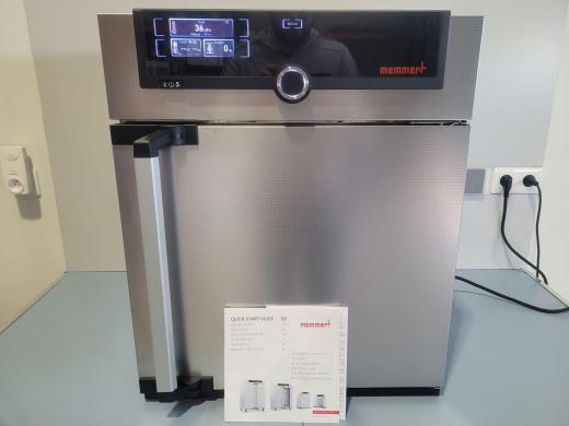 MEMMERT IN 30 incubator / oven with natural convection 80°C-cover