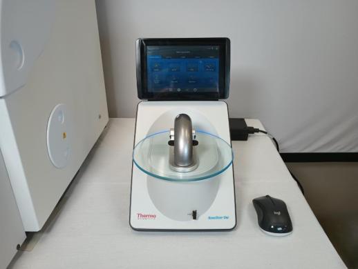 Thermo Scientific NanoDrop One Microvolume UV-Vis Spectrophotometer for Nucleic Acid and Protein Quantification-cover