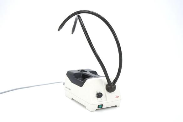 Leica CLS 100 X Halogen Cold Light Source with Duplex Light Guide-cover