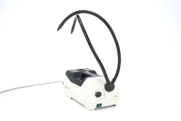 Leica CLS 100 X Halogen Cold Light Source with Duplex Light Guide