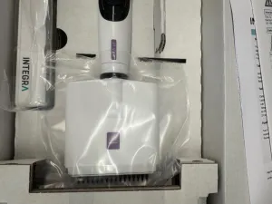 INTEGRA ViaFlo 12.5 µl Electronic Multichannel Pipette with Adjustable Spacing, 3 of 3
