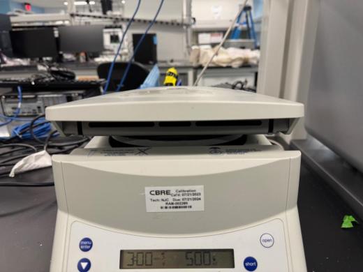Eppendorf 5424 Benchtop Microcentrifuge with Digital Controls-cover