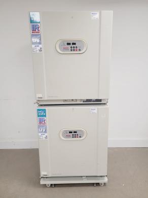 Double Stack Sanyo CO2 Incubator Model-MCO 20AIC Lab-cover