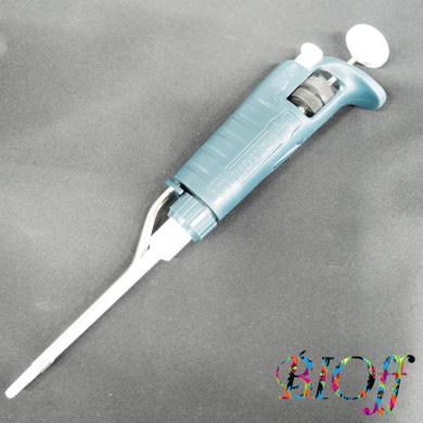 Gilson PIPETMAN P100 Adjustable Micropipette 20–100 µL F123615-cover