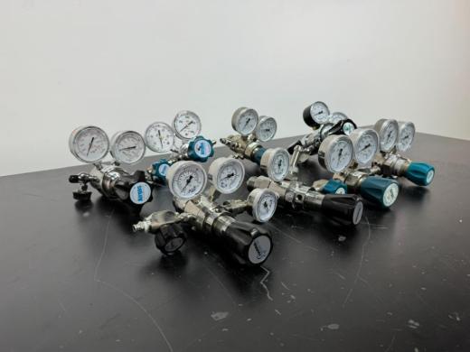 Lot Of Gas Regulators - Quantity 8-cover