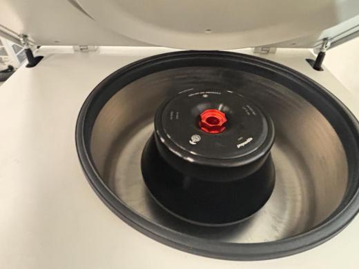 Eppendorf 5910R Refrigerated Benchtop Centrifuge for Temperature-Controlled Sample Processing-cover