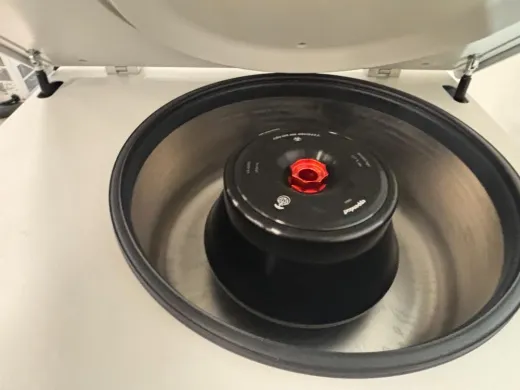 Eppendorf 5910R Refrigerated Benchtop Centrifuge for Temperature-Controlled Sample Processing