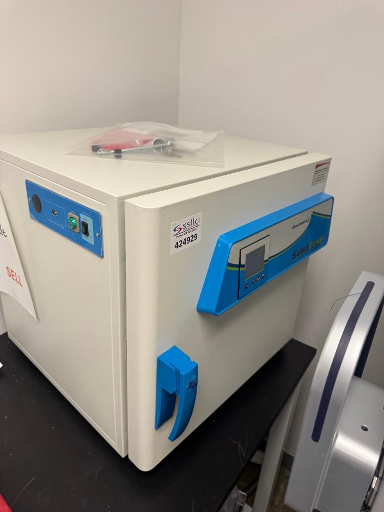 Benchmark SureTemp Bi-Convection Incubator Model H2505-40 with Digital Control Panel