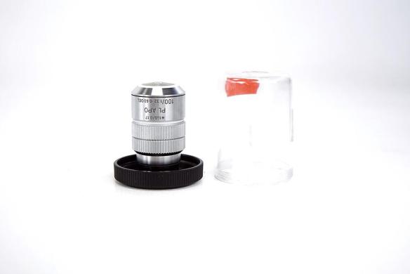 Leitz Wetzlar PL Apo 100x/1.32-0.60 Oil Microscope Objective 519808-cover