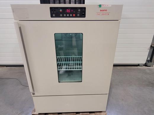 SANYO MIR-152 refrigerated incubator / oven - with forced convection -10 / 50 ° C-cover