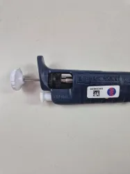 Gilson Pipetman P200 Adjustable Air-Displacement Micropipette (50-200 µL), 2 of 4