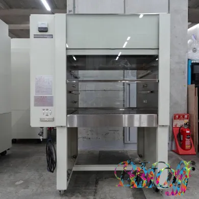 Hitachi CCV-811 Clean Bench, 122 cm Wide