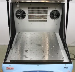 Thermo MaxQ 4000 Benchtop Orbital Incubator Shaker with Temperature Control, 8 of 9