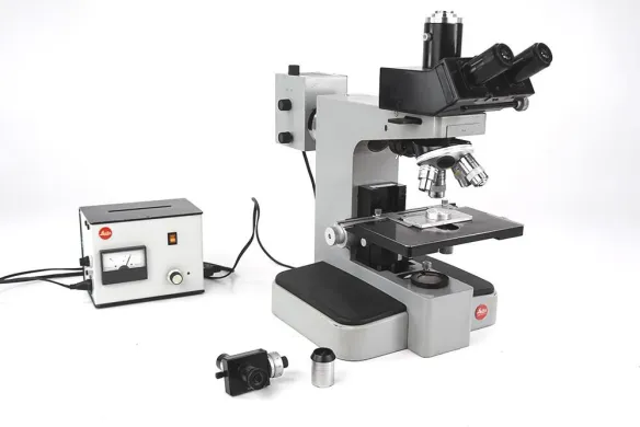 Leitz Orthoplan Metallurgical Trinocular Microscope with NPL Fluotar 4x/10x/20x/40x Objectives