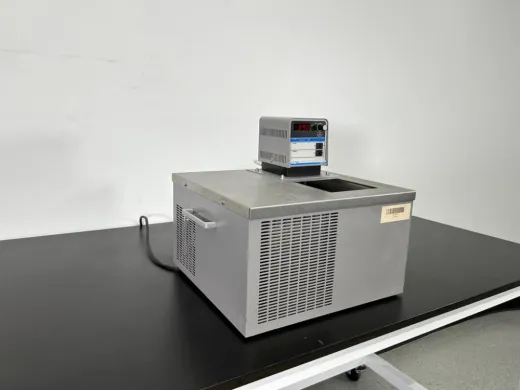 VWR 1140-A Benchtop Refrigerated Heating Circulating Bath with Integrated Digital Controller