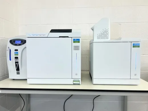 PerkinElmer GC 2400 System with HS 2400M Headspace Sampler and PGXplus H2 160 Hydrogen Generator