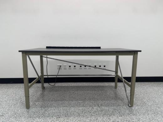 Global Industrial 6' Laboratory Bench-cover