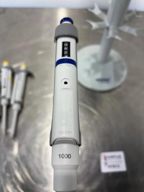 Eppendorf Research Plus x6 Manual Micropipette Set with Volume Range 0.1–1000 µL-cover