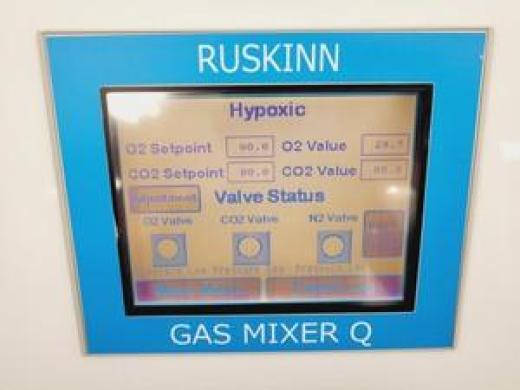 Ruskinn Invivo2 400 Hypoxia Workstation With Ruskinn Gas Mixer Q Lab-cover