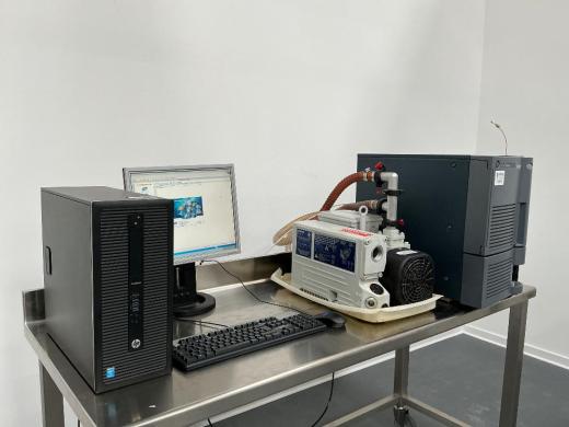 Waters Aquity SQD LCMS System with SQD Detector and Vacuum Pump-cover