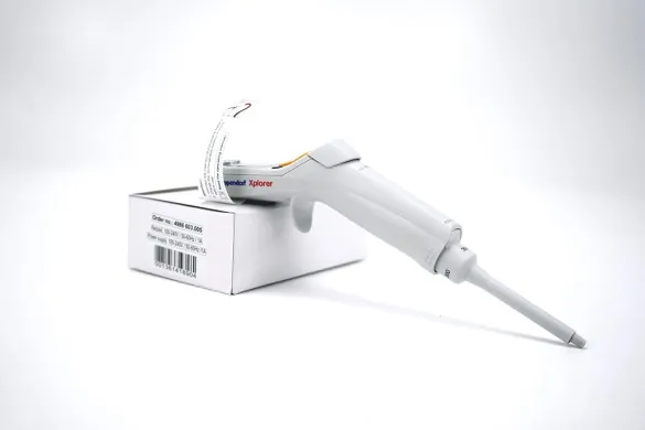 Eppendorf Xplorer plus Electronic Single-Channel Pipette, 15–300 µL