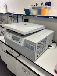 Eppendorf 5810 R Refrigerated Benchtop Centrifuge with Multiple Rotor Options, 2 of 4