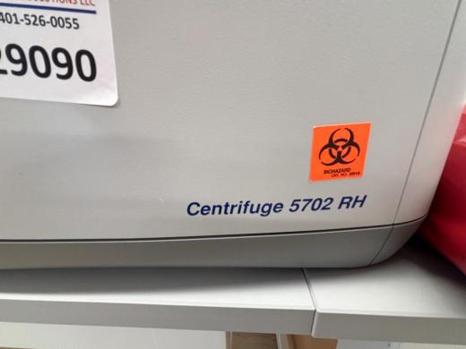 Eppendorf 5702 RH Refrigerated Centrifuge-cover