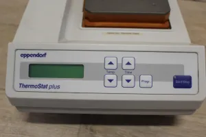 Eppendorf ThermoStat plus Heating Block, 2 of 3