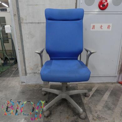 Okamura CV46GRFY06 Regno Chair with Armrests Blue, Caster Equipped-cover