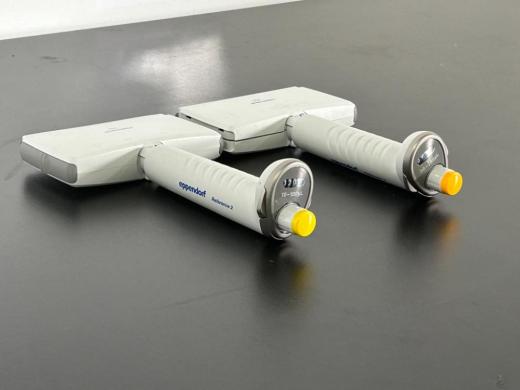 Eppendorf Reference 2 Multichannel Manual Pipette, 10-300 µL Volume Range-cover