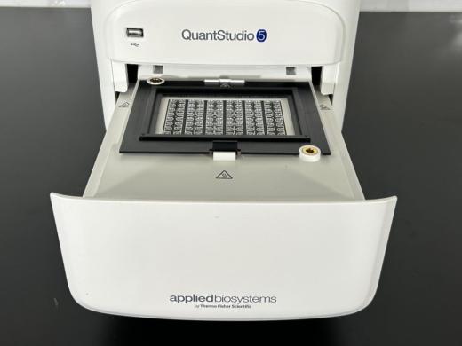 Applied Biosystems QuantStudio 5 Real-Time PCR System with 96-Well Block for Quantitative PCR-cover