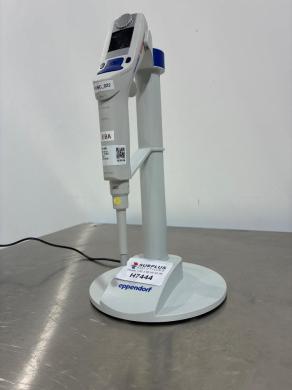 Eppendorf Xplorer plus Electronic Micropipette for Precise Liquid Handling-cover
