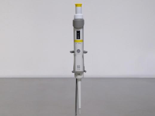 Eppendorf Research Plus Mechanical Air Displacement Pipette, 10 to 100 µL-cover