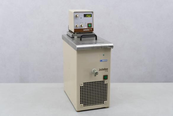 Julabo F10 Water/Oil Bath with VC Wall-Mounted Thermostat-cover